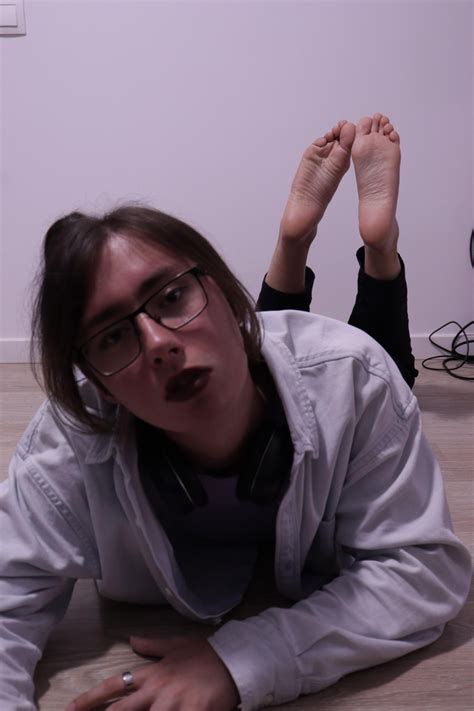 Femboy Foot Licking Porn Videos 